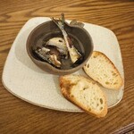 ヨルクル - 秋刀魚のガーリックオイル煮〜バゲット添え〜