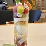 Art Gallery Cafe 茶々華 - ぶどうのパフェ