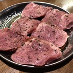 炭火焼肉 牛牛 - 厚切りタン