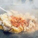 豚焼肉専門店 トンキン - お肉を焼いた油で調理します