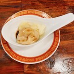 広州市場 - 黒酢をかけた雲呑。個人的に黒酢と玉ねぎ甘酢の組み合わせが好き。