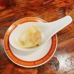 広州市場 - れんげにうつした雲呑