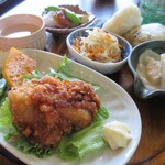 きっ茶 花々 - ランチを唐揚げ側から。