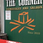 ザ・コーナー ハンバーガー＆サルーン - 店の看板。
