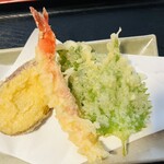 ままの屋 - 天ぷらはさつまいもと海老と大葉２枚