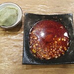 豊栄 - 水餃子　よだれ鶏のタレを使ってねと。具材が充実かつ洗練されておりタレなしでも十分美味しいですが、タレありは辛さと鶏の旨みでまた違った装いに。