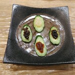 322066258 - お通し　醤4種　シンプルすぎじゃないかと思いましたが、酒が進む。。