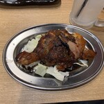 個室完備 大眾鷄酒場 Toriichizu 新潟站前店 - 秘伝の骨付鳥　胡椒たっぷり