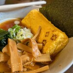 ねこのひたい - これが噂の猫卵焼き♡斬新だね！常連になったら、なぜ卵焼きをラーメンに？聞いてみよう