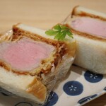 とんかつ成蔵 - お土産にシャ豚ブリアンサンドをお願いしてましたが、お腹に余裕あるのでイートインさせて貰いました！
