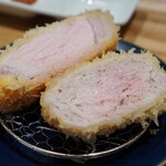 とんかつ成蔵 - 最初のとんかつ、ロースとミルフィーユです。