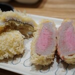 とんかつ成蔵 - とんかつ三品目は選択制のフライになります。ラムorチキン。鱧or海老。私はラムと鱧を選びました✨