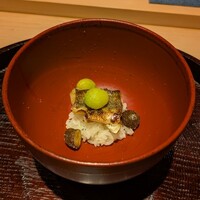 日本料理 研野 - 味醂焼きにした梭子魚と餅米の蒸し~素揚げにした銀杏とむかごを添えて