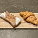 ル・ブーランジェ・ドゥ・モンジュ - 「クレーム・エ・ショコラ」（389円）と「クロワッサン」（324円）