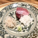 温石 - 鰹のお造り、茗荷、刻み玉ねぎ