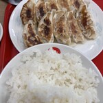ラーメン中華食堂 新世 - 2枚ギョーザ定食　¥1353