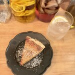 Fortune comes in at the merry gate - 季節のフレーバーのジントニック
      キッシュ