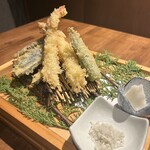 初代 蟹よし - ズワイ蟹と季節野菜の天ぷら盛り合わせ