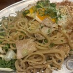 焼きそば スタンドバイミー - コショウもふってさっくり混ぜて