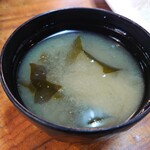 富田屋 - 刺身定食のお味噌汁(￣ー￣)b