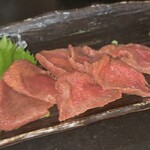 達磨さん家 - 馬刺し 750円+税！(゜。゜)目がテン！