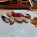 銀座のみこ寿司 - 帆立、中トロ、赤身、鯵、しめ鯖、カンパチ、真鯛、そでいか