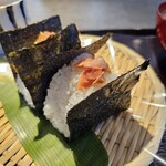 おむすびカフェ パンダ - 鮭のミニサイズ(280円)です。