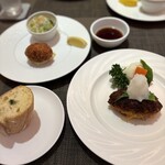 三栗 - ハンバーグと蟹クリームコロッケ　＆　パン