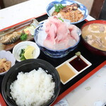 三河屋 - 【定食】鯉料理一式（甘煮・鯉こく・あらい・はやから１尾・小鉢・漬物・ご飯）