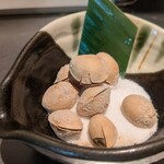 酒と料理　戸塚駅横研究所 - 銀杏塩煎り(¥580)