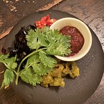 ViVA LA ViDA - 激辛唐辛子盛り合わせ。奥に見える赤色の唐辛子が最高に辛かった。