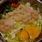 お好み焼 鉄板焼 徳川 - 調理前のお好み焼き