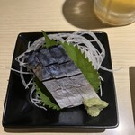 居酒屋 弁慶 - サービスのしめ鯖　　　めっちゃ新鮮で肉厚でした♡