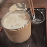 網元の宿 ろくや - 熱々の石を入れた直後