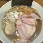 いかれたヌードル フィッシュトンズ - 特製煮干しラーメン