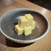 自家製粉石臼挽きうどん 青空blue 本店 - ■とうもろこしのだし豆腐 ¥600