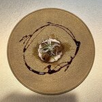 中国菜 漢 - ◾️フォアグラのチャーシュー
      フォアグラの魅力を最大限に引き出す風味付けをしている。それは華やかを感じ、柑橘も感じる甘み。蒸しパンも美味しく、フォアグラを包み込んでくれる。