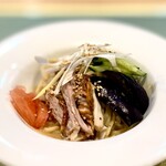 中国菜 漢 - ◾️冷やし中華
      胡麻ダレ。生姜を多めに使用してマスタードを効かした！具材たっぷりの冷やし中華。