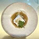 中国菜 漢 - ◾️太刀魚の蒸し物
      太刀魚の白身のホクホクした食感。醤油ダレとの相性が良く、味わいを引き立ている。