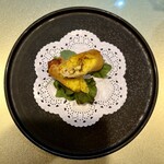 中国菜 漢 - ◾️トウモロコシの春巻き
      中にはコーンが、ぎっしり。濃厚な甘さのコーンは熱々。わずかな塩みが甘さを引き立ていて、単なるコーンではない、最高のトウモロコシの春巻き。