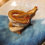 六雁 - 酒の肴 鱧腹身の唐揚げ(サービス) (2013/08)