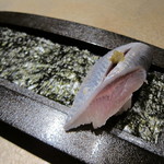 六雁 - 一口の手巻き 大阪湾のプラチナ鰯 スダチ 柚子胡椒 (2013/08)