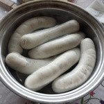 メツゲライ・トキワ - ヴァイスブルストは、８０℃で温めて食べます