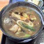 蕎麦 くつざわ - 昆布と鶏出汁、そしてキリリと引き締まった味わいのかえし。