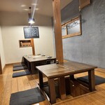 小粋料理たらい - 店内　奥の掘り炬燵座敷席