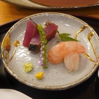 天ぷら 車 - かつお藁やきボタンえび