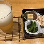 四ッ谷 今井屋本店 - 瓶ビールにお通し　瓶ビールは食べログの土日予約限定クーポン使用です