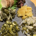四ッ谷 今井屋本店 - 漬物盛り合わせ　秋田ということでいぶりがっこもついています