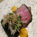 六雁 - 肉料理 石垣牛の炭火焼 茄子のオランダ煮 カイワレ大根 茗荷 (2013/08)