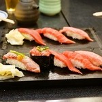 すしざんまい - 2014.10 極上本まぐろ五貫にぎり（1,180円）、極上本まぐろ三貫にぎり（598円）